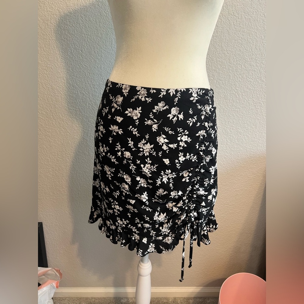 Sky and Sparrow Black and White Wrap Mini Skirt